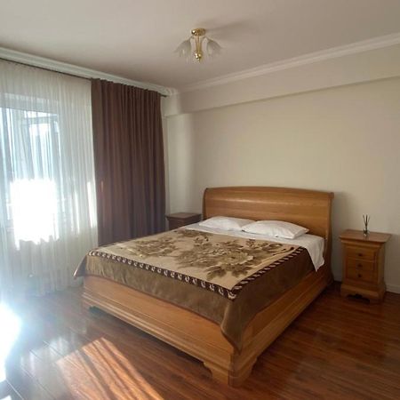 Appartement Avec 2 Chambres En Centre Ville Chisinau Ngoại thất bức ảnh