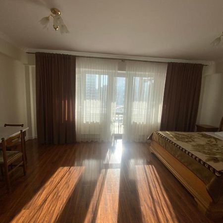 Appartement Avec 2 Chambres En Centre Ville Chisinau Ngoại thất bức ảnh