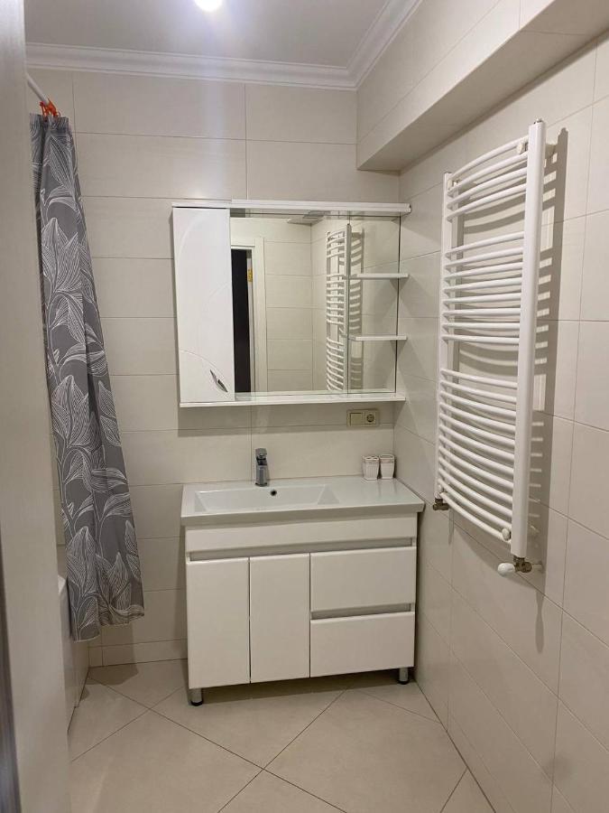 Appartement Avec 2 Chambres En Centre Ville Chisinau Ngoại thất bức ảnh