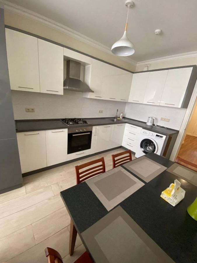 Appartement Avec 2 Chambres En Centre Ville Chisinau Ngoại thất bức ảnh