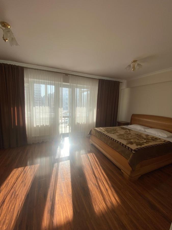 Appartement Avec 2 Chambres En Centre Ville Chisinau Ngoại thất bức ảnh