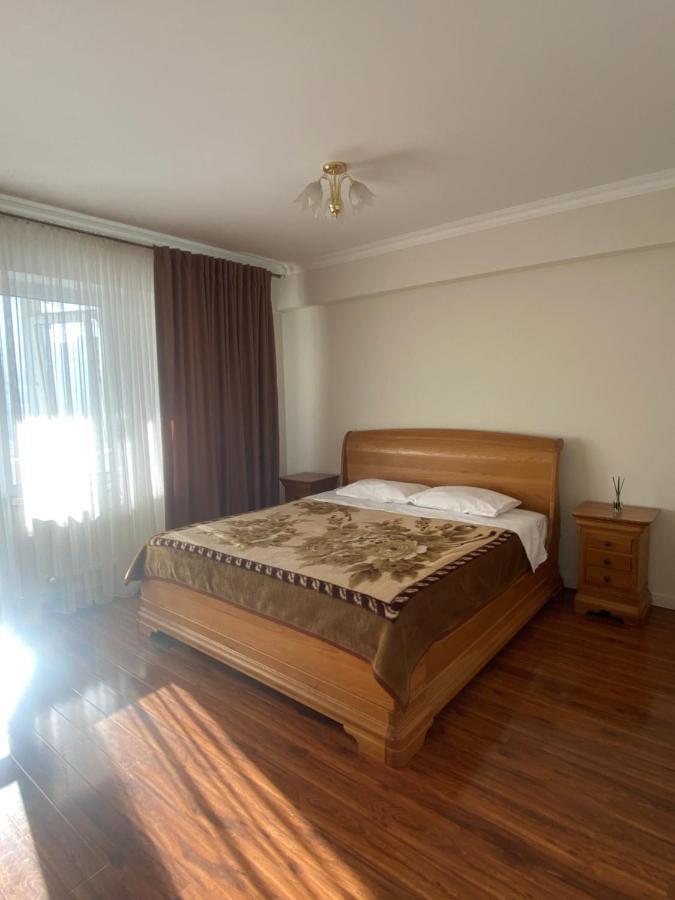 Appartement Avec 2 Chambres En Centre Ville Chisinau Ngoại thất bức ảnh